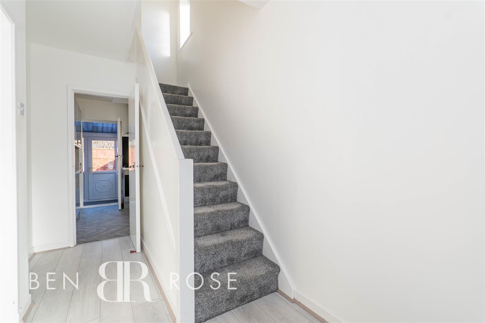 3 bed property in Thorngate Close, Preston